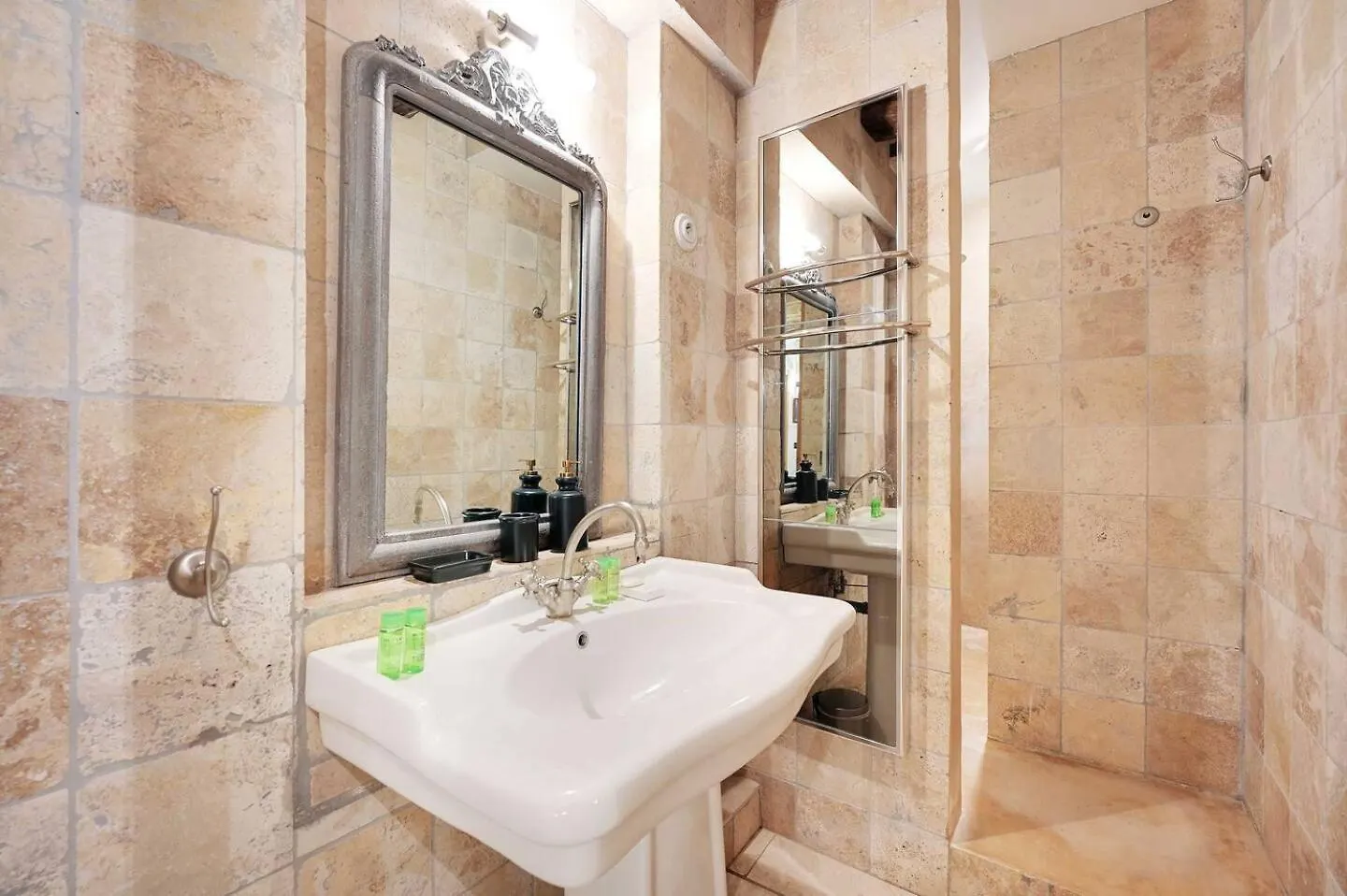 Appartement Maitre Albert Paris Apartment