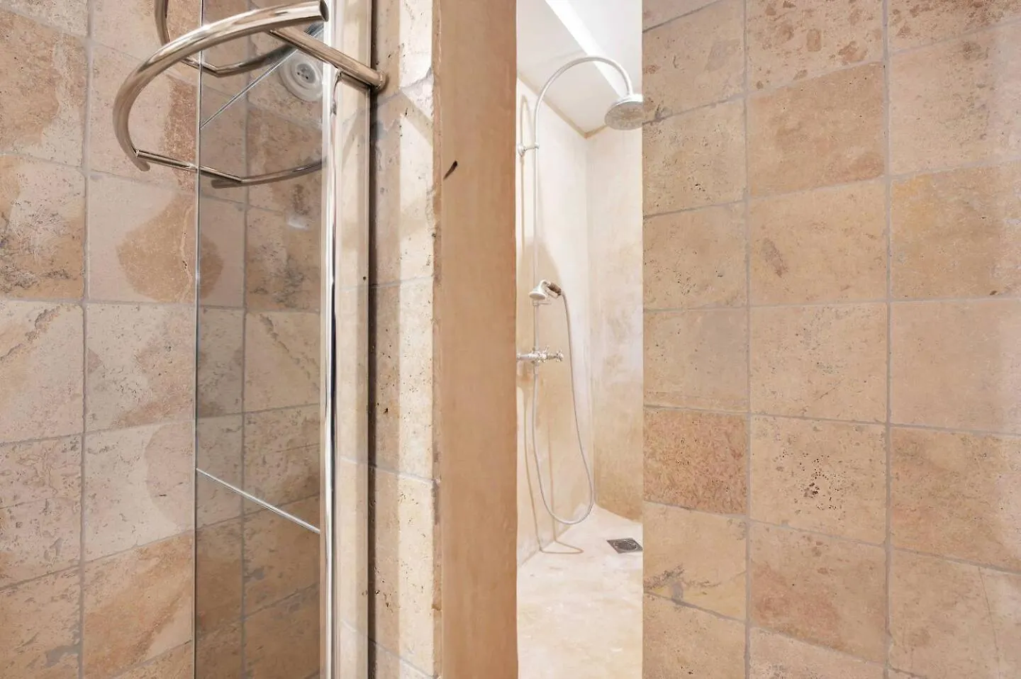 Appartement Maitre Albert Paris France